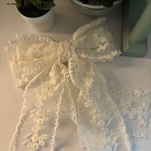 Elegant Cream Lace Bow hair clip